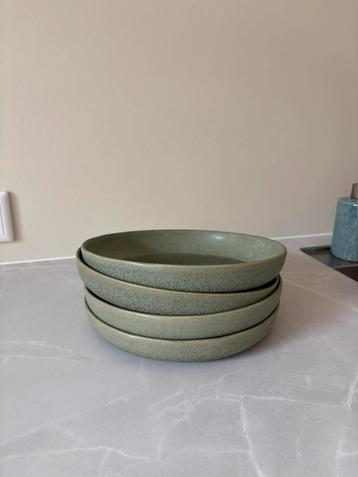 Groene pastaborden beschikbaar voor biedingen