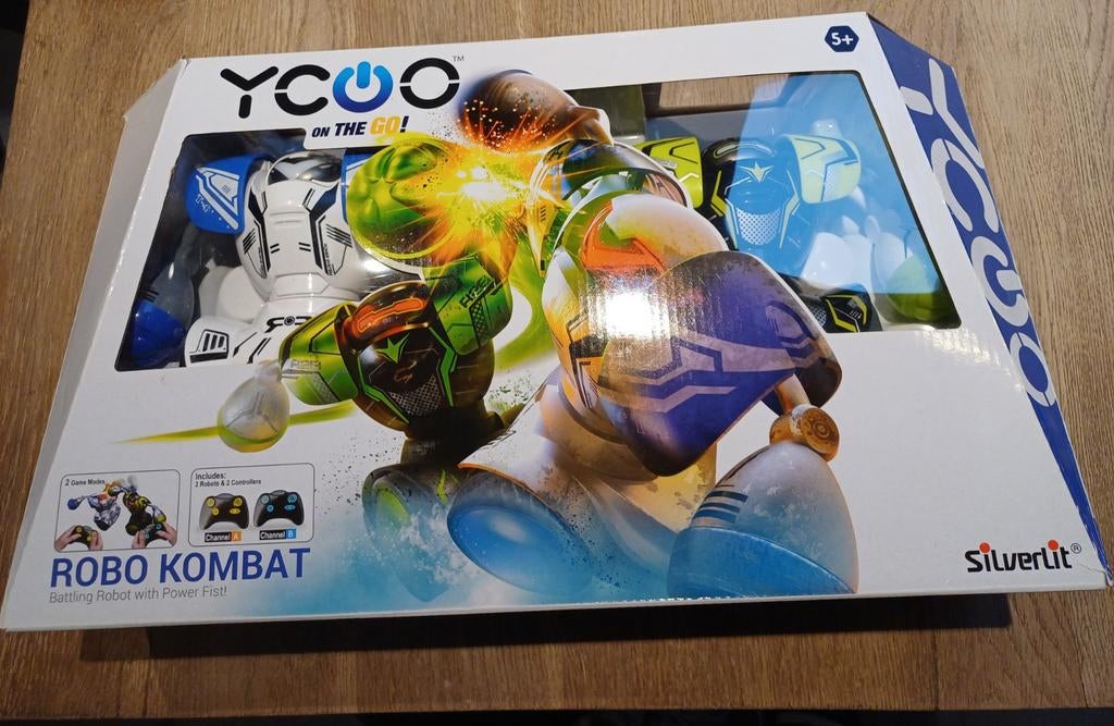 Robo Kombat - Vechtende Robots met Afstandsbediening, Ophalen of Verzenden, Zo goed als nieuw