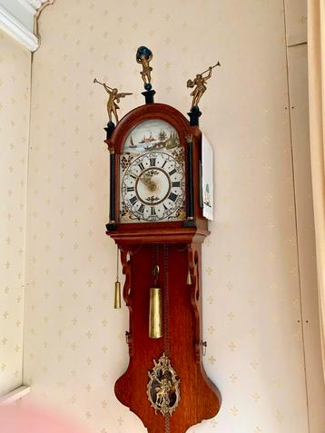 Antieke Drentse Staartklok beschikbaar voor biedingen