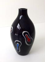 Glazen vaas zwart ovale motieven rood groen blauw 3538-g, Ophalen of Verzenden