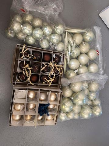 Kerstballen beschikbaar voor biedingen