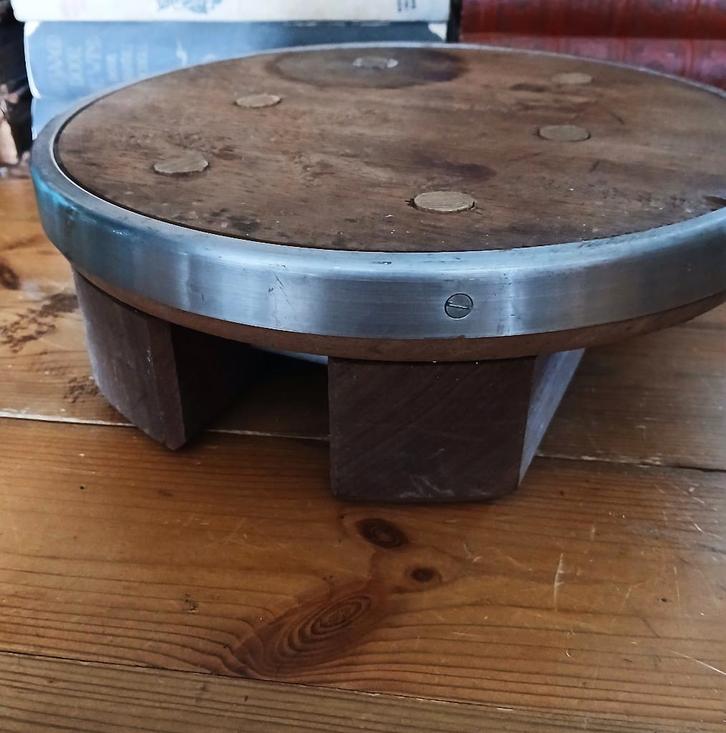 Oude tondeksel ijzeren band etagere standaard onderzetter, Antiek en Kunst, Curiosa en Brocante, Ophalen of Verzenden