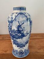 Vaas delfs blauw met molen., Ophalen of Verzenden