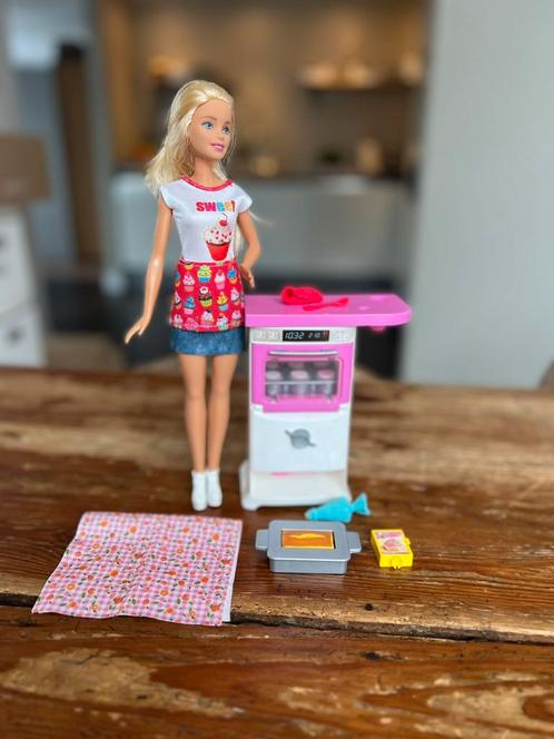 Barbie bakt cupcakes leuke speelset, Kinderen en Baby's, Speelgoed | Poppen, Zo goed als nieuw, Barbie, Verzenden