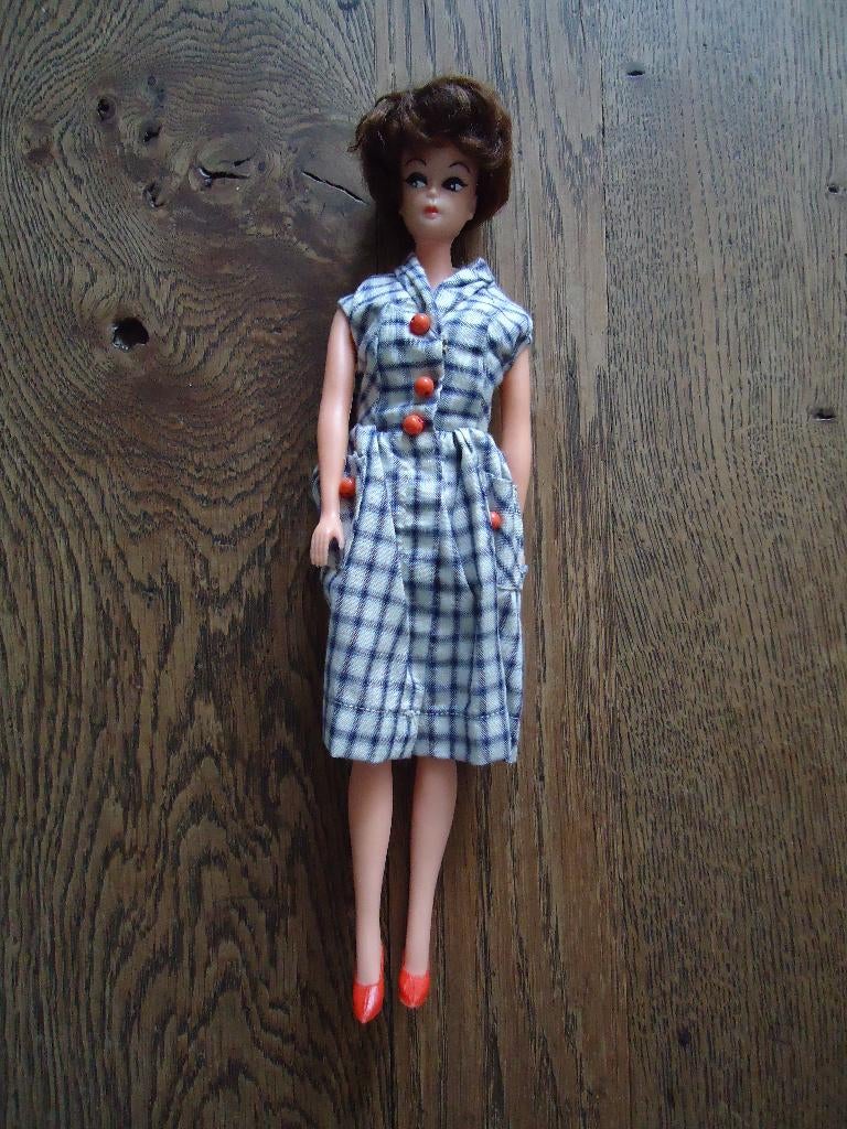 Barbie uit jaren 60. Bruin haar, made in Hong Kong, Verzamelen, Ophalen of Verzenden, Gebruikt, Pop
