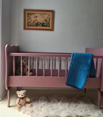 Vintage ledikantje restyling  beschikbaar voor biedingen