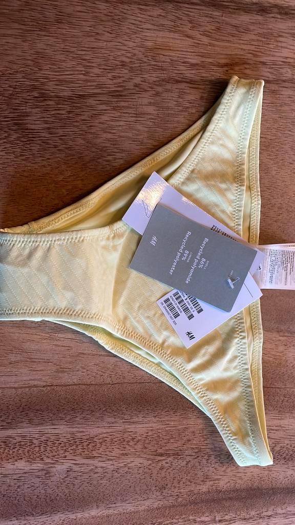 H&M licht geel bikini broekje maat 32 nieuw, Kleding | Dames, Badmode en Zwemkleding, Nieuw, Bikini, Geel, Ophalen of Verzenden