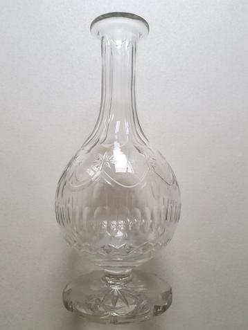 Oude vaas, fles - vintage, retro. beschikbaar voor biedingen