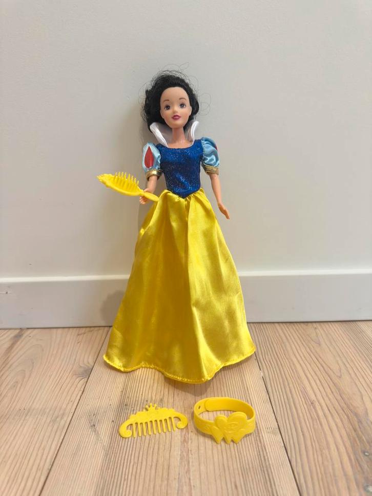 Disney Barbie sneeuwwitje, Kinderen en Baby's, Speelgoed | Poppen, Zo goed als nieuw, Barbie, Ophalen of Verzenden