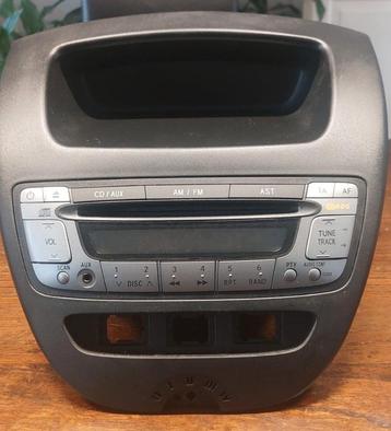 Originele autoradio Peugeot 107 met front beschikbaar voor biedingen