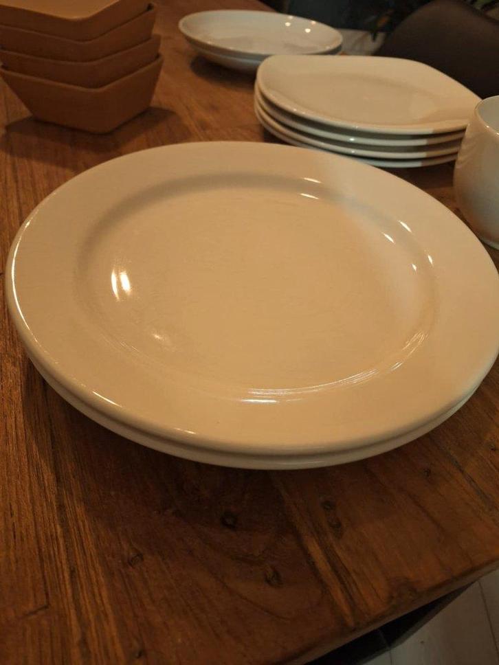 Complete serviesset, Huis en Inrichting, Keuken | Servies, Zo goed als nieuw, Compleet servies, Effen, Aardewerk, Ophalen of Verzenden