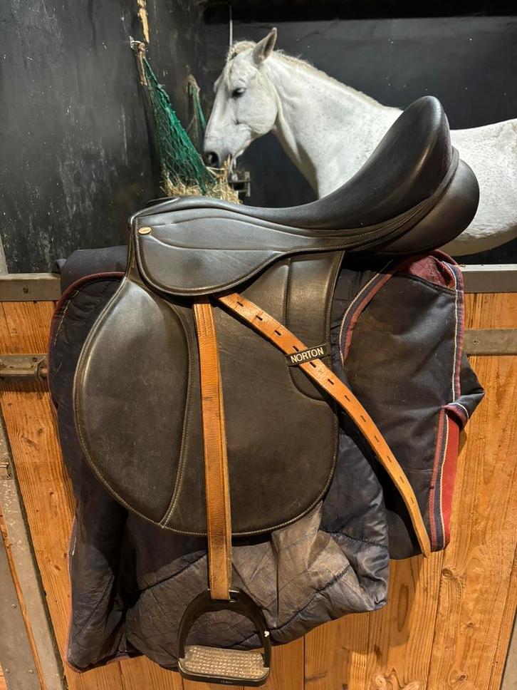 Merkloos licht gewicht zadel medium!, Dieren en Toebehoren, Paarden en Pony's | Zadels, Zo goed als nieuw, Recreatie, Ophalen of Verzenden