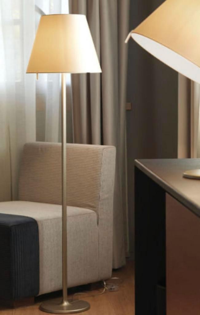 2x Artemide Melampo Terra Vloerlamp - Beige Vintage Design, Huis en Inrichting, Lampen | Vloerlampen, Gebruikt, 150 tot 200 cm