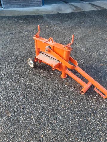 Stenenknipper  beschikbaar voor biedingen