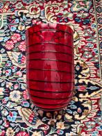 Rode glazen vaas met zwarte spiraal, Ophalen of Verzenden