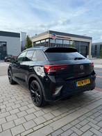 Volkswagen T-Roc 1.5 TSI 150pk 7-DSG 2022 Full Black, Auto's, Volkswagen, 4 cilinders, Zwart, 1253 kg, Particulier