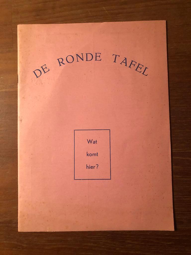 Den Haag.September 1945. De Ronde Tafel. Het blad van en, Tweede Wereldoorlog, Verzenden, Zo goed als nieuw, Overige onderwerpen