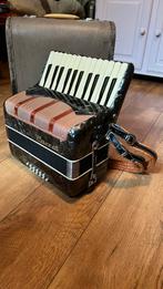 Prachtige vintage Parrot accordeon mét koffer, Muziek en Instrumenten, Accordeons, Ophalen of Verzenden, Zo goed als nieuw, 120-bas