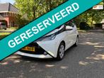 Toyota Aygo 1.0 VVT-i x-play Airco Cruise Camera 2E Eig 85DK, Voorwielaandrijving, Stof, Gebruikt, 4 stoelen
