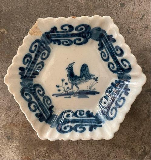 Antiek Makkum Tichelaar zeskantig schaaltje Haan, Antiek en Kunst, Antiek | Wandborden en Tegels, Ophalen of Verzenden