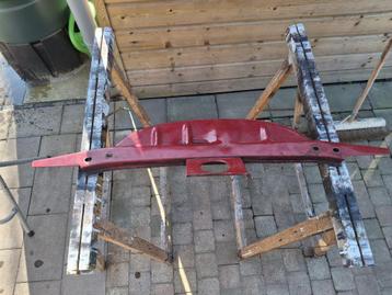 frontbalk boven radiator Volvo Amazon beschikbaar voor biedingen