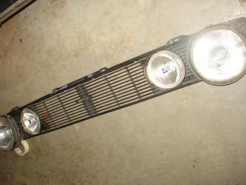 Mooie  GTI Grille vr VW  GOLF 1  MET HELLA VERSTRALERS EN KO beschikbaar voor biedingen
