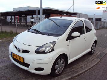 Toyota Aygo 1.0-12V Dynamic Navigator beschikbaar voor biedingen