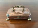 Antiek koperen lepeldoos / tabaksdoos op leeuwenpootjes., Antiek en Kunst, Ophalen of Verzenden