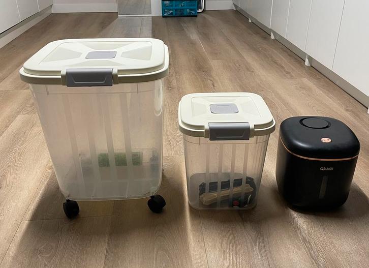 Diverse maten voercontainer prijs per stuk., Dieren en Toebehoren, Dierenvoeding, Ophalen