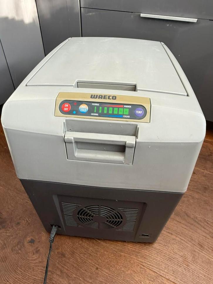 Waeco Tropicool RC-35FL-AC koelbox die ook kan warmhouden!, Caravans en Kamperen, Koelboxen, Zo goed als nieuw, Elektrisch, Ophalen