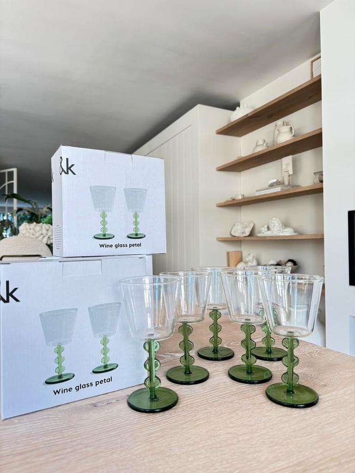 &K Bloemblaadjes Wijnglazen 3x Set van 2 - Nieuw!, Huis en Inrichting, Keuken | Servies, Nieuw, Glas of Glazen, Effen, Glas, Ophalen of Verzenden