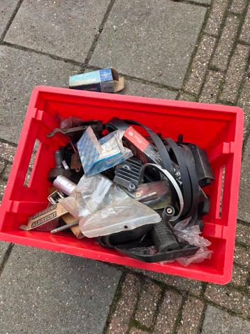 Partij brommerdelen vanalles wat oldtimer  beschikbaar voor biedingen