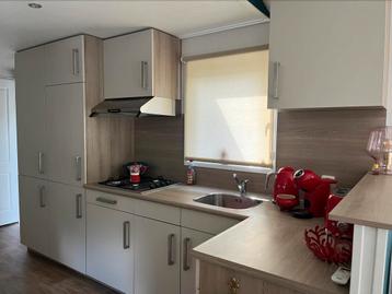 Volledige keuken kleine L zand/hout kleur 3.40 lang beschikbaar voor biedingen