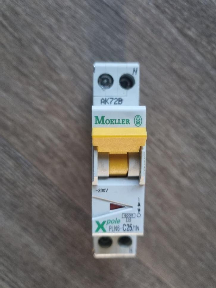 Moeller C25 installatieautomaat, Hobby en Vrije tijd, Elektronica-componenten, Gebruikt, Ophalen of Verzenden