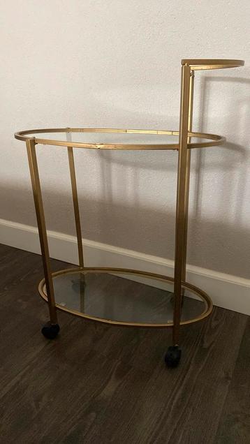 Theetafel goud kleur met glasplaat beschikbaar voor biedingen