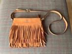 Tas met franje en lange ( crossbody ) band suede, Sieraden, Tassen en Uiterlijk, Verzenden, Zo goed als nieuw, Bruin, Schoudertasje