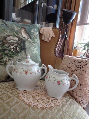 Brocant Groot Roomstel met Roze Roosjes ** Mimosa ** beschikbaar voor biedingen