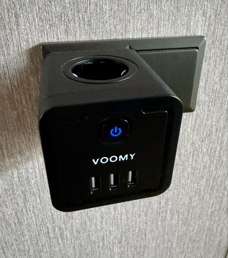 Voomy Split X4 Verdeelstekker - 4x EU & 3x USB-A - Zwart, Audio, Tv en Foto, Opladers, Zo goed als nieuw, Ophalen of Verzenden