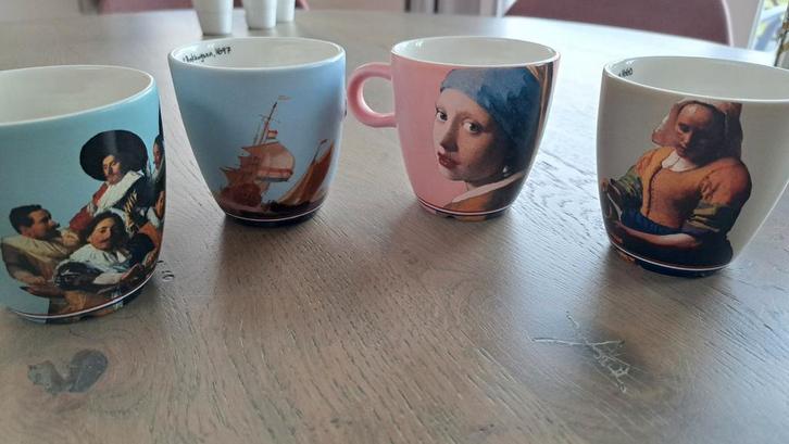 4 mokken douwe egberts oude meesters, Huis en Inrichting, Keuken | Servies, Zo goed als nieuw, Kop(pen) en/of Schotel(s), Overige stijlen