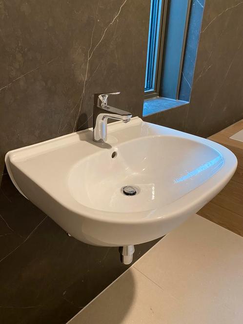 Wastafel en kraan Villeroy & Boch (nieuw), Huis en Inrichting, Badkamer | Badkamermeubels, Nieuw, Wasbak of Wastafel, Minder dan 100 cm