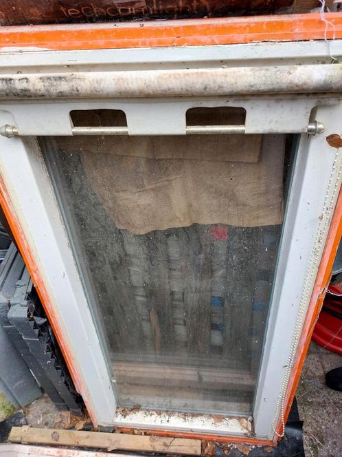 Hardhouten raamkozijn, Doe-het-zelf en Verbouw, Glas en Ramen, Gebruikt, Gevelraam of Ruit, 120 tot 160 cm, Minder dan 80 cm, Dubbelglas