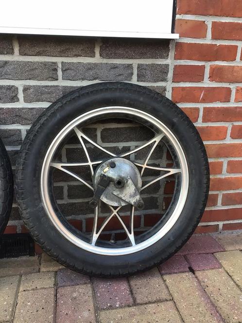 Yamaha sheriff wielen set met banden . Yamaha RX50SP R6RJ15, Fietsen en Brommers, Brommeronderdelen | Oldtimers, Gebruikt, Yamaha