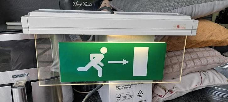 Nooduitgangsbord met stekker - Mancave/Decoratie, Verzamelen, Merken en Reclamevoorwerpen, Zo goed als nieuw, Overige typen, Ophalen of Verzenden