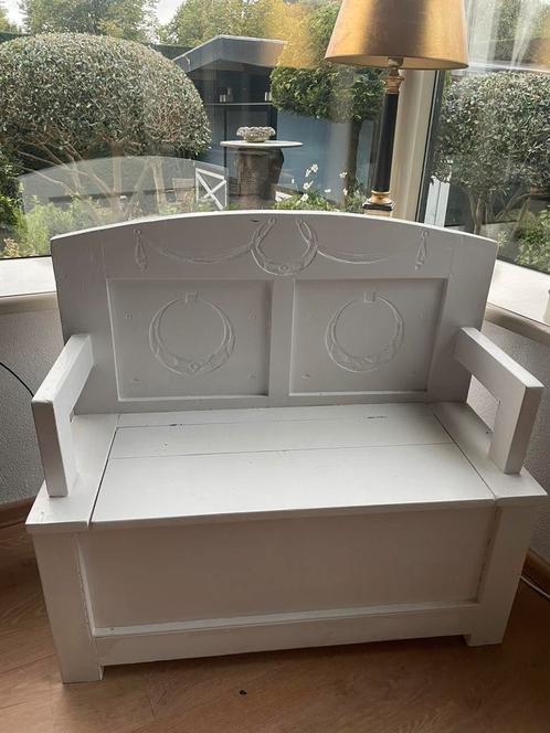 Een prachtig “BANKJE” om te zien en heel handig en solide., Antiek en Kunst, Antiek | Meubels | Stoelen en Banken, Ophalen of Verzenden