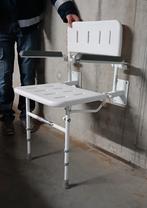 Opklapbare douchestoel met armleuningen, Diversen, Verpleegmiddelen, Ophalen, Gebruikt