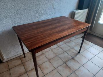 Palissander eettafel jaren '60 beschikbaar voor biedingen