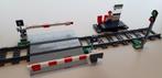 Lego trein: overweg + slagbomen en perron + seinpaal (Nieuw), Nieuw, Complete set, Ophalen of Verzenden