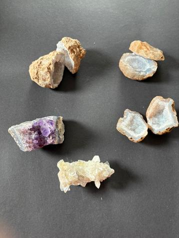 Amethist, Bergkristal en 3 open gebroken hole stenen. beschikbaar voor biedingen