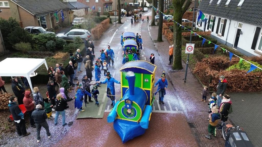 Carnavalswagen - Complete Trein (Locomotief + 2 Wagons), Ophalen, Gebruikt, Overige typen, Carnaval