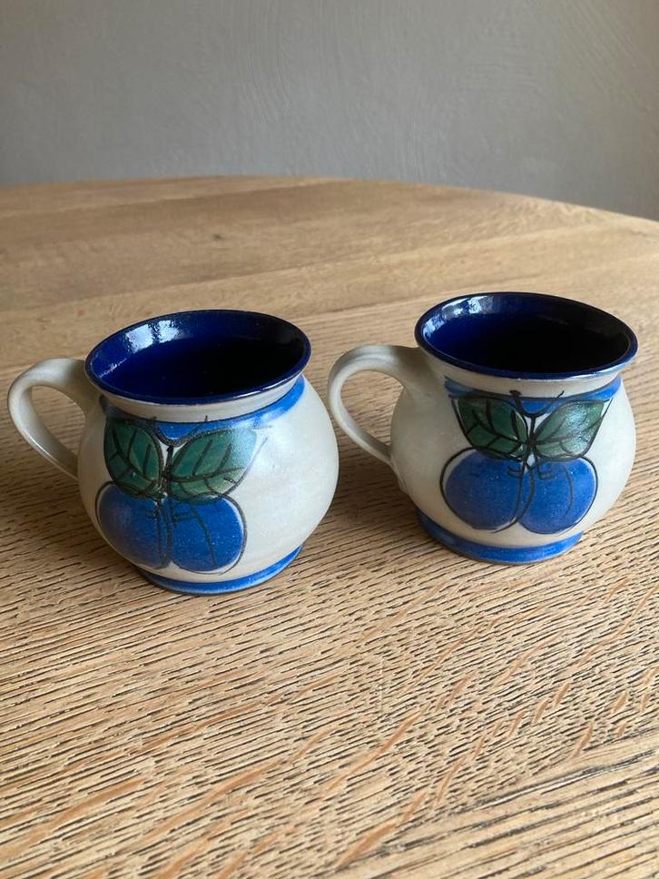 Handgemaakte Keramische Mokken Set - Bessen Design, Antiek en Kunst, Antiek | Keramiek en Aardewerk, Ophalen of Verzenden